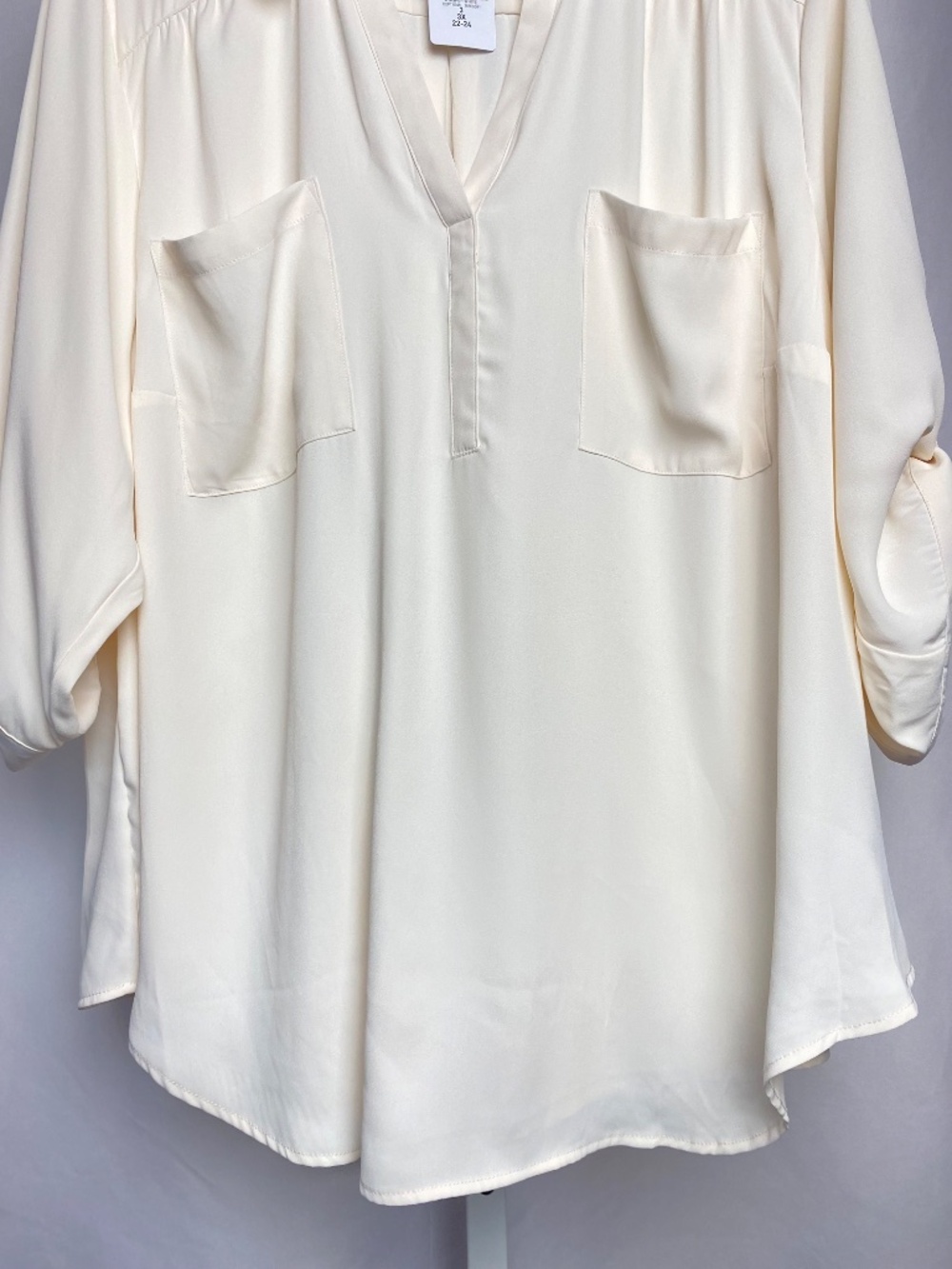 NWT Torrid Harper Womens Plus Size Cream 3/4 Roll Tab Sleeves Pullover Blouse 3X - Picture 4 of 9